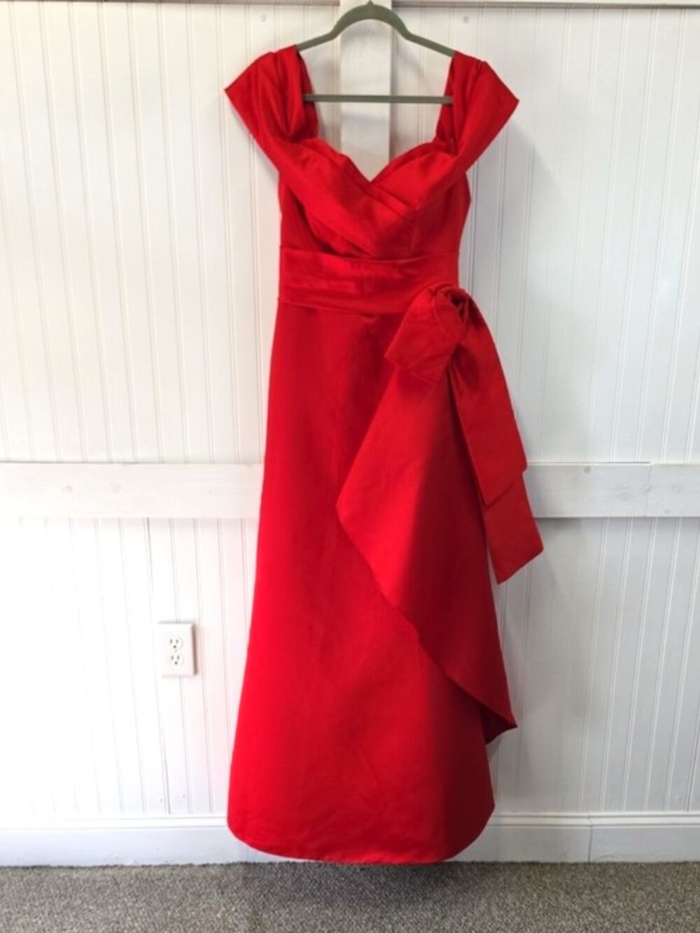 NWT Elegant Red Off-Shoulder Evening Wedding Dress Side Bow Maxi Size 10